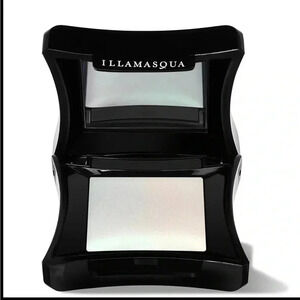 Illamasqua Beyond Powder highlighter in Daze